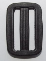 Пряжка 2-х щелевая пластик шир.20мм (2.000шт)